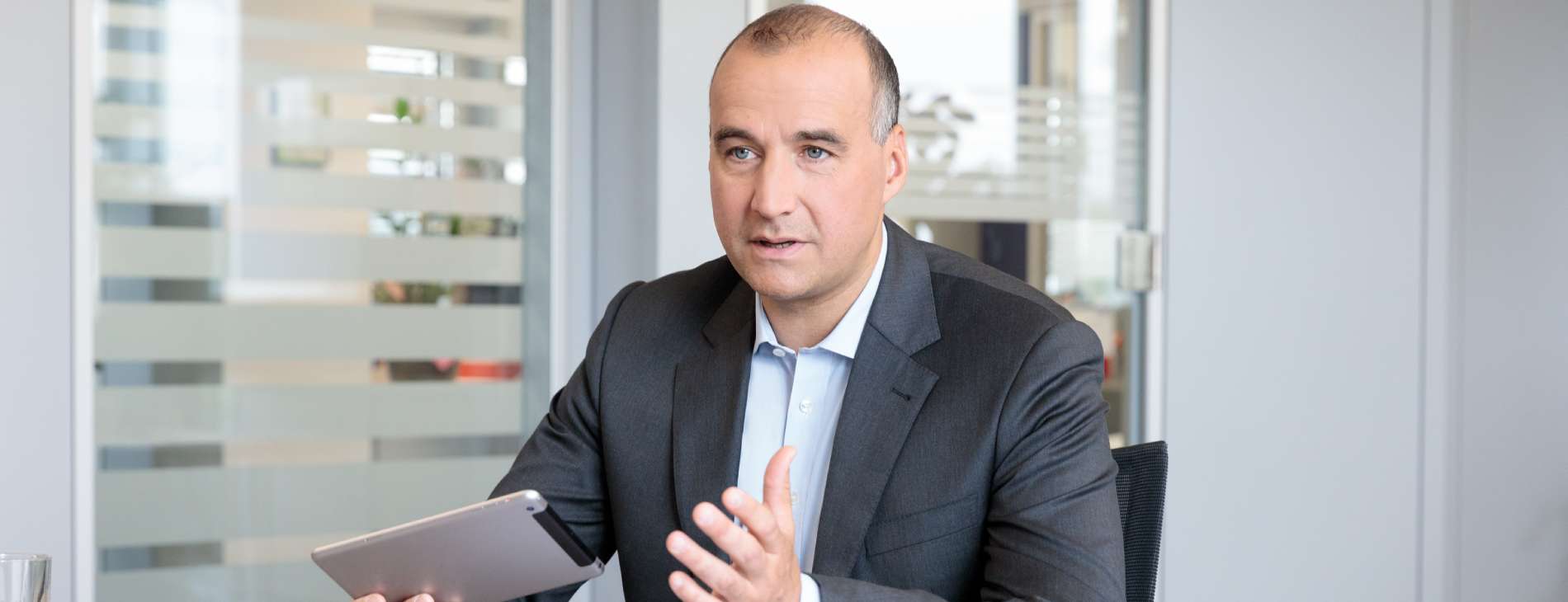 ADHOC: FREQUENTIS AG: Vertrags-Verlängerung für CEO Norbert Haslacher